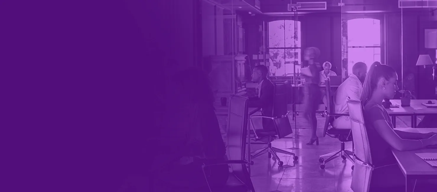 Equipe de RH e SST em reunião de trabalho